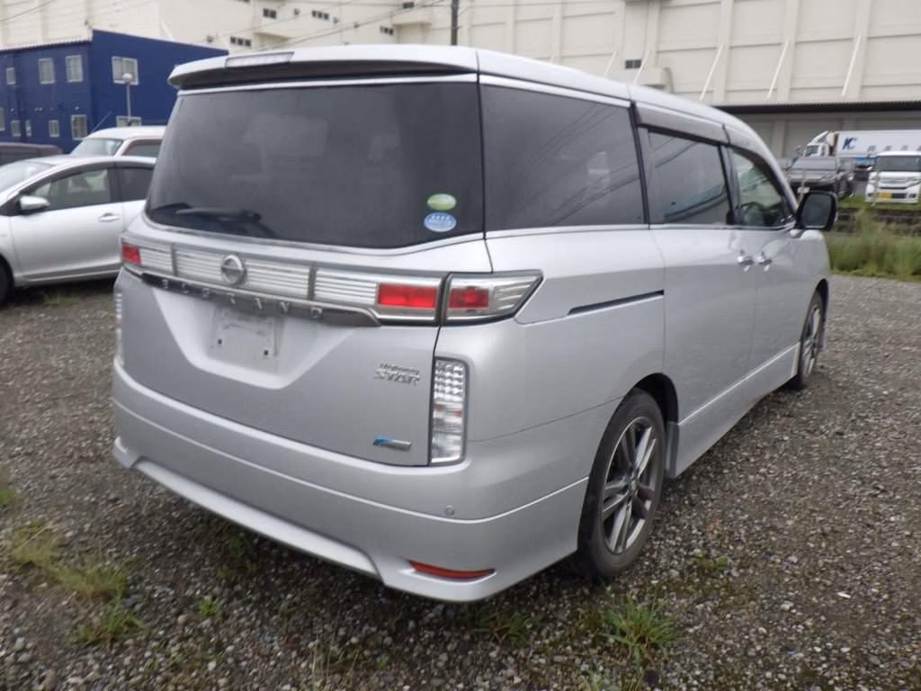 NISSAN ELGRAND