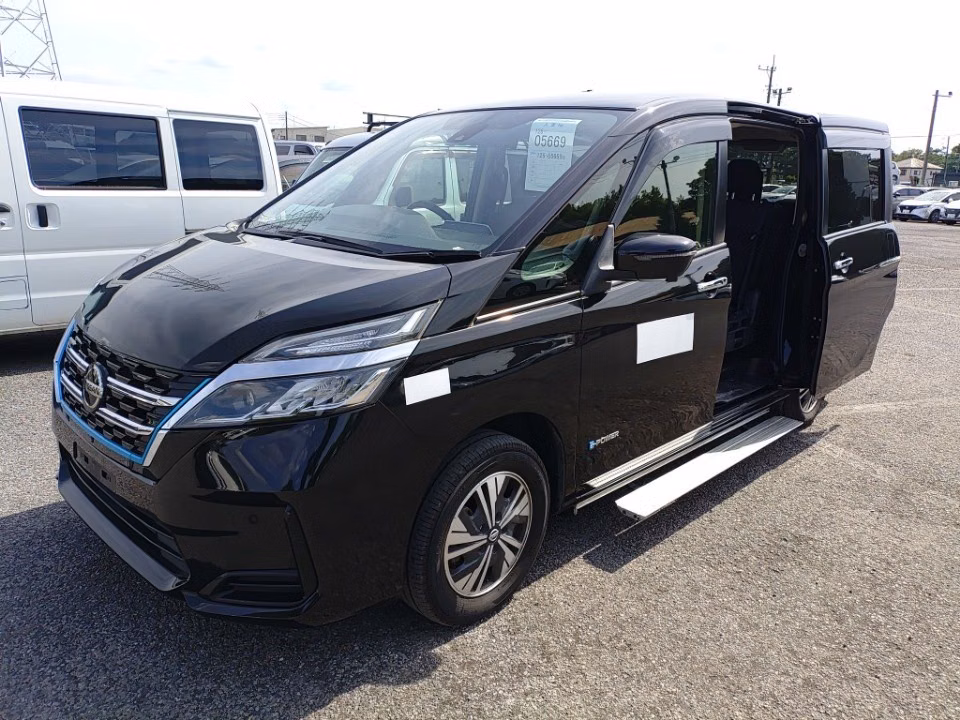 NISSAN SERENA