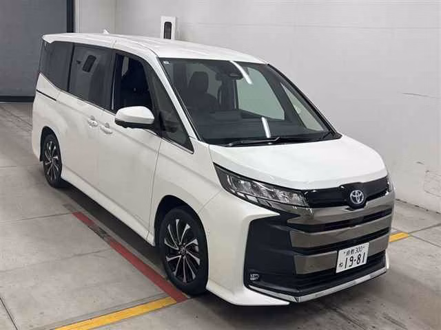 TOYOTA NOAH