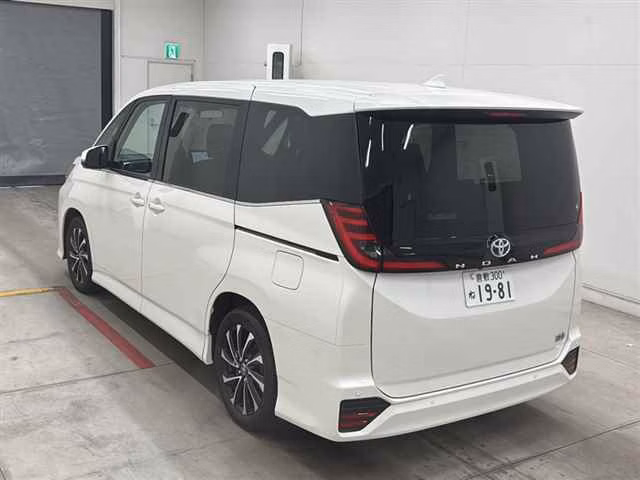 TOYOTA NOAH