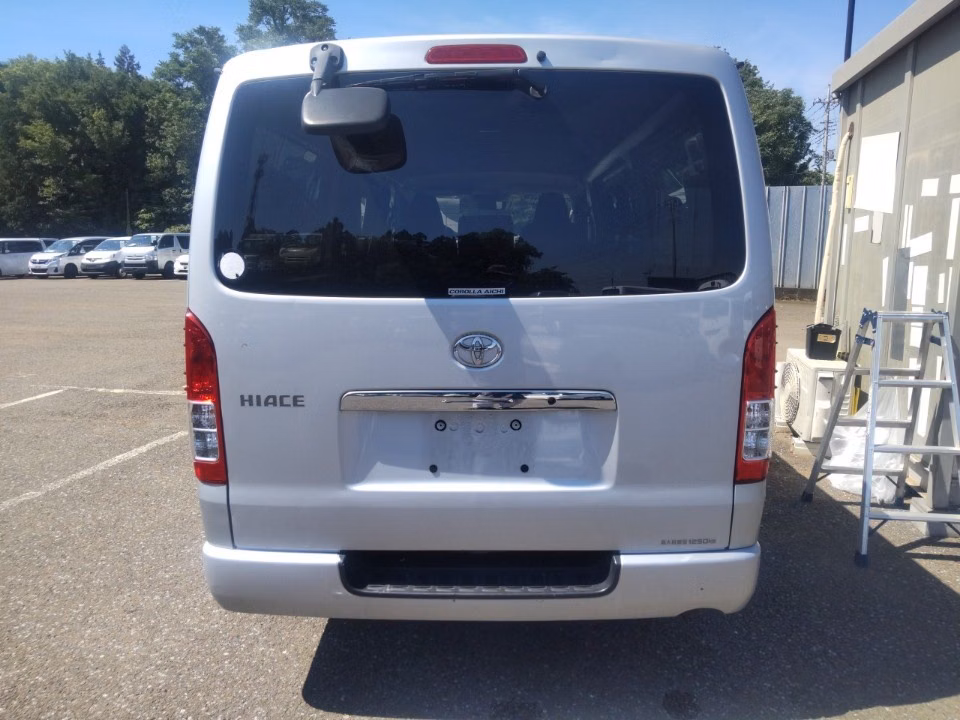 TOYOTA REGIUS ACE