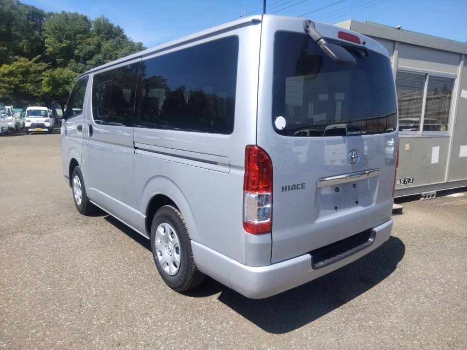 TOYOTA REGIUS ACE