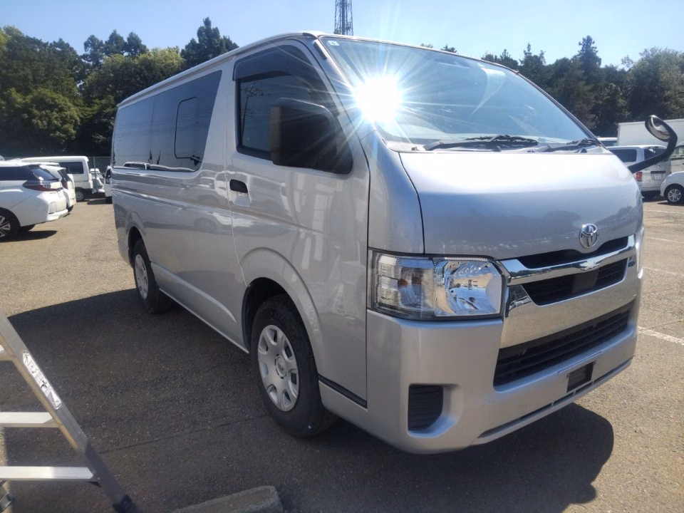 TOYOTA REGIUS ACE