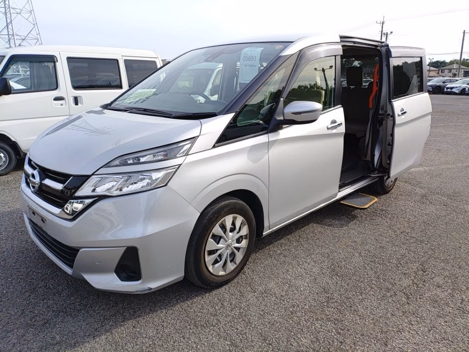 NISSAN SERENA