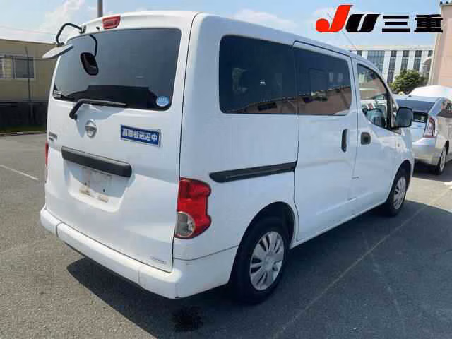 NISSAN NV200