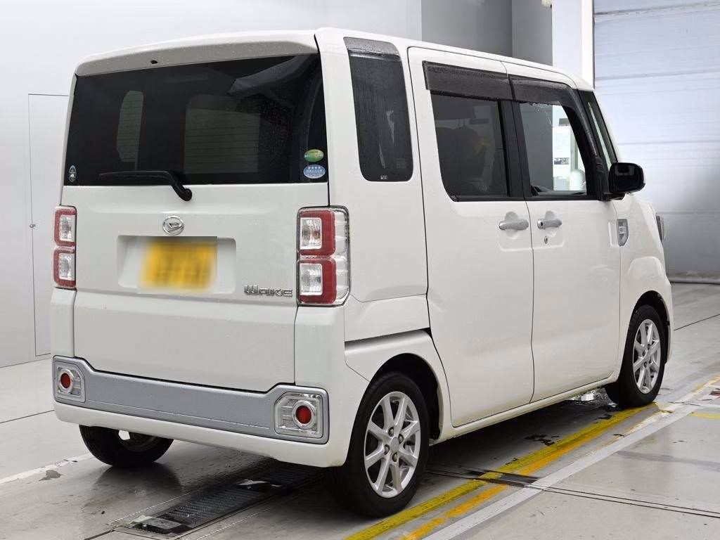 DAIHATSU WAKE