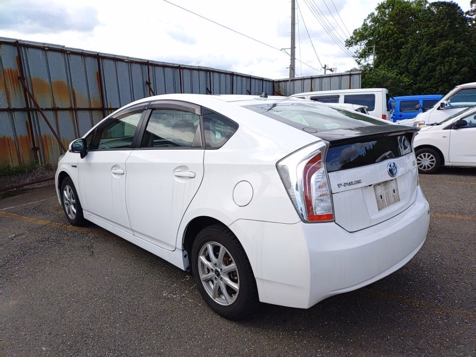 TOYOTA PRIUS
