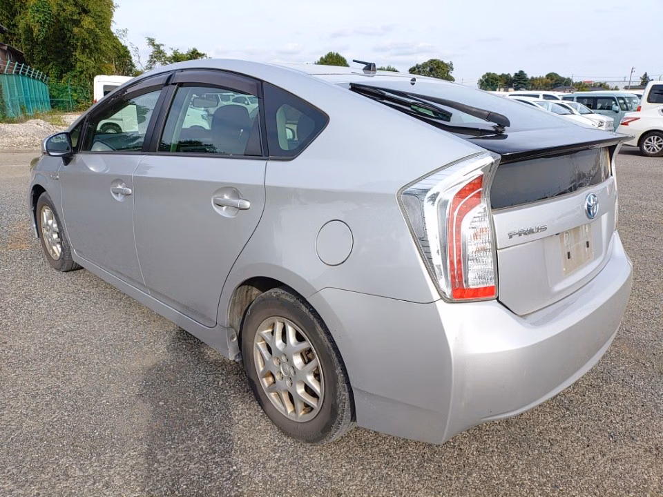 TOYOTA PRIUS