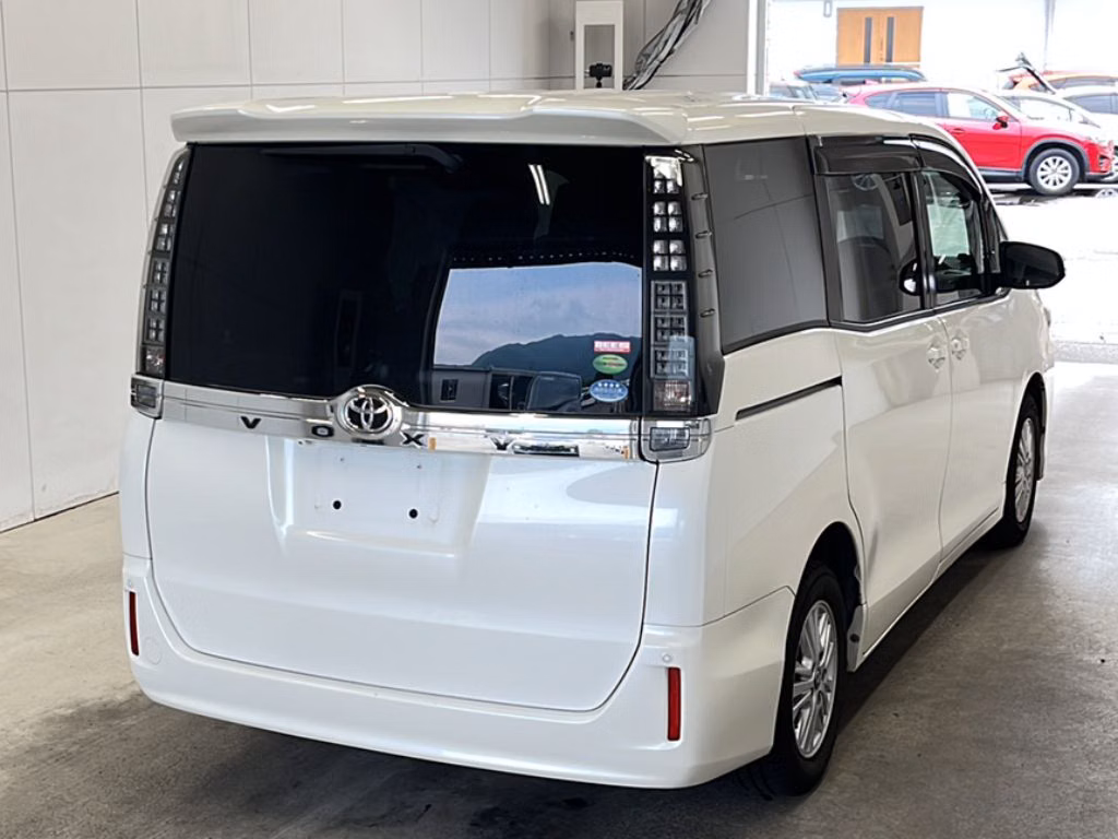 TOYOTA VOXY