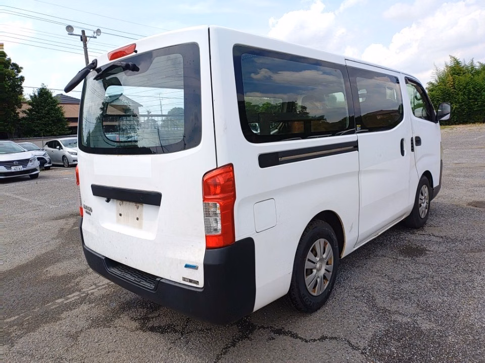NISSAN NV350 CARAVAN