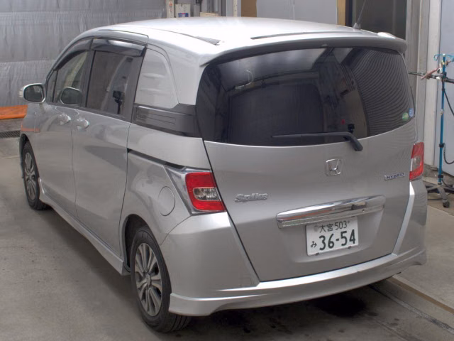 HONDA FREED SPIKE