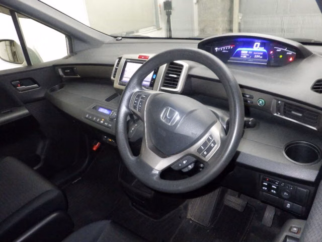HONDA FREED SPIKE
