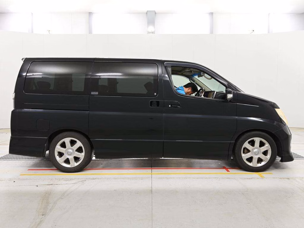 NISSAN ELGRAND