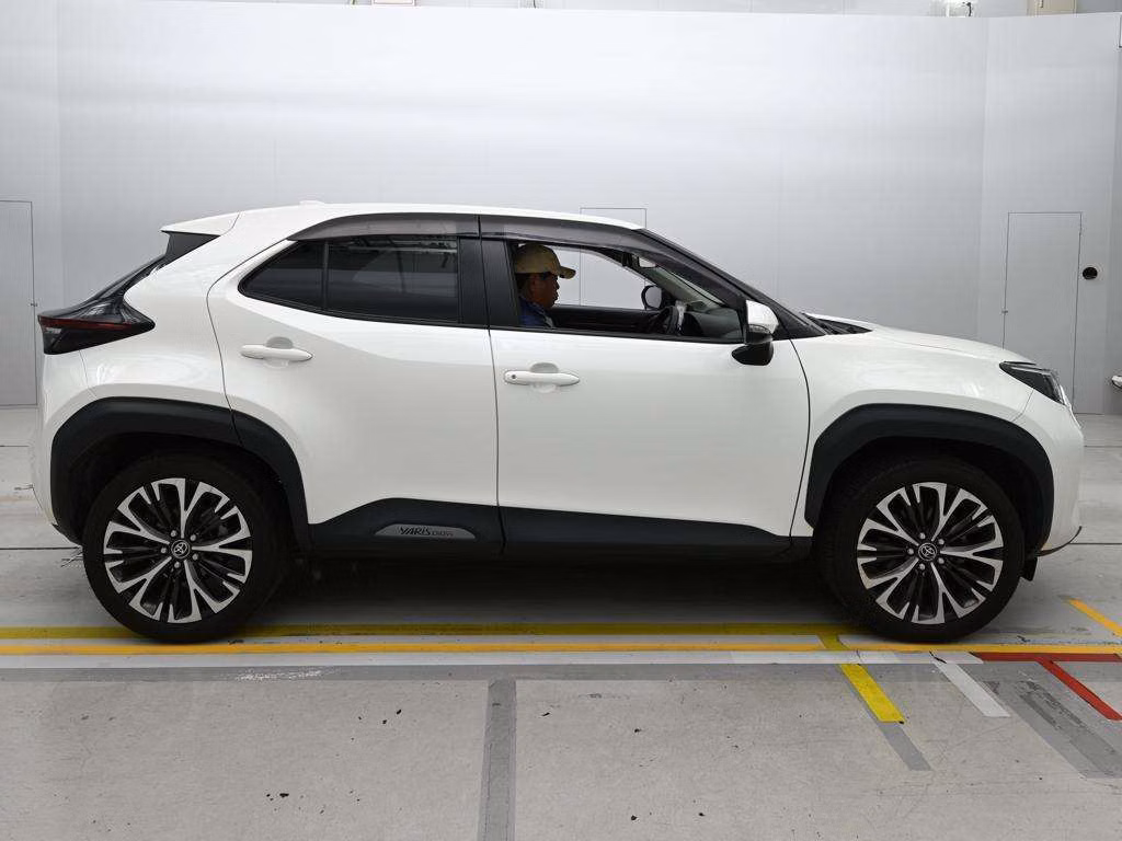 TOYOTA YARIS CROSS