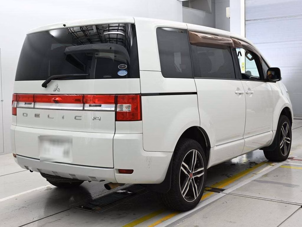 MITSUBISHI DELICA D:5