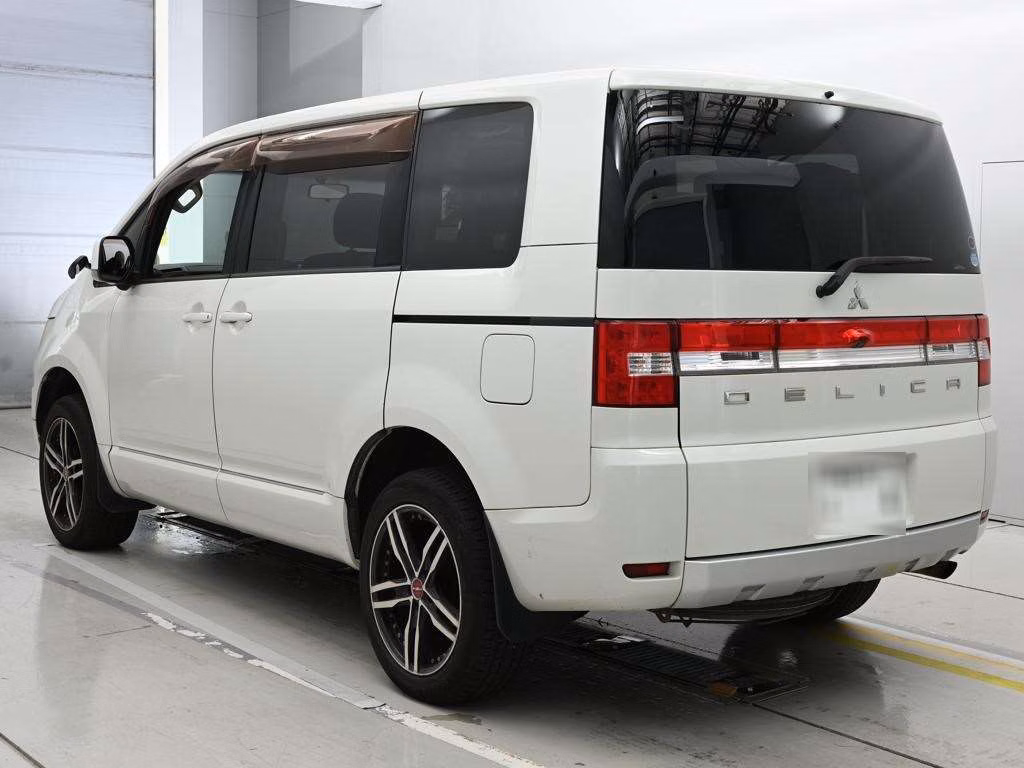 MITSUBISHI DELICA D:5
