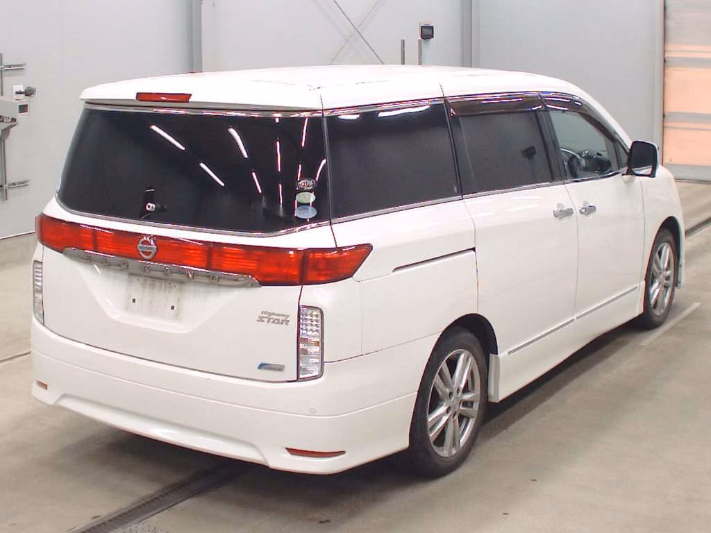 NISSAN ELGRAND
