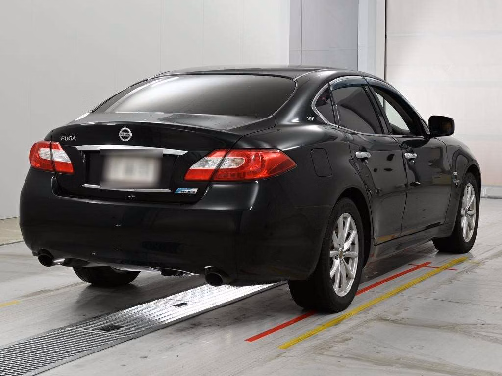 NISSAN FUGA