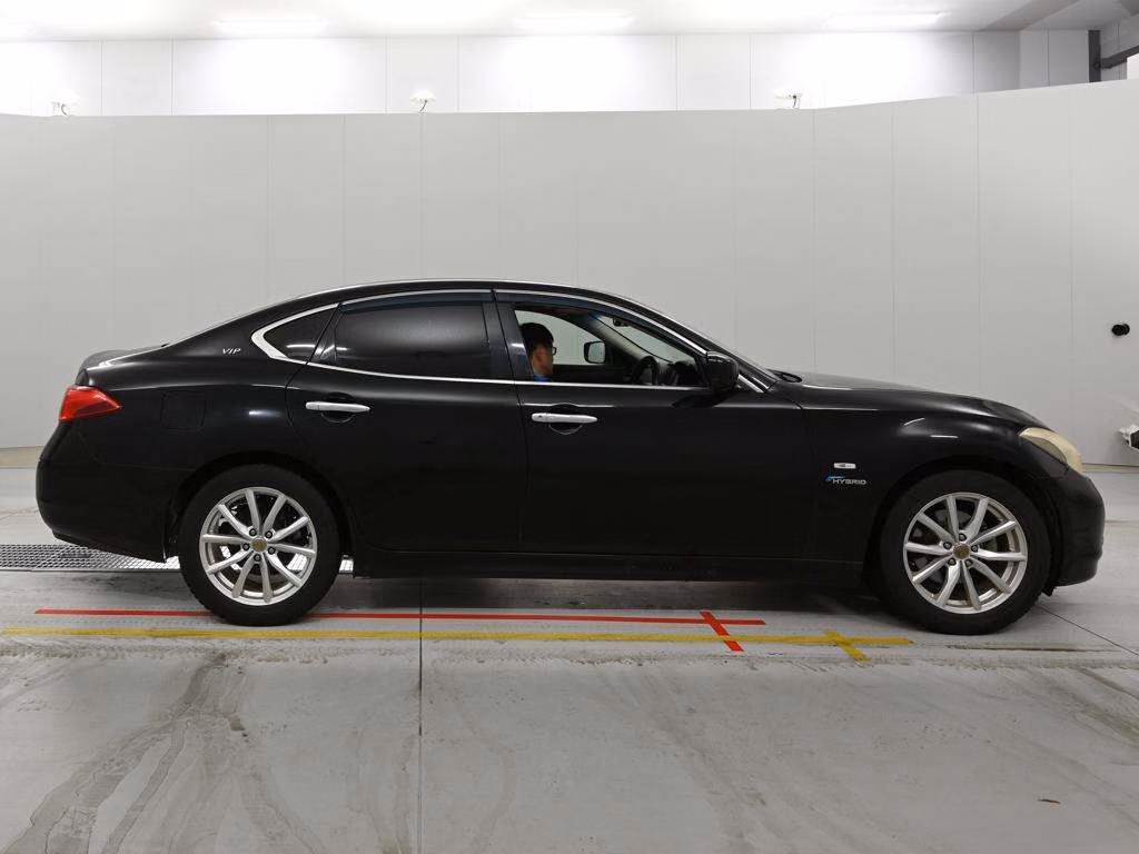 NISSAN FUGA