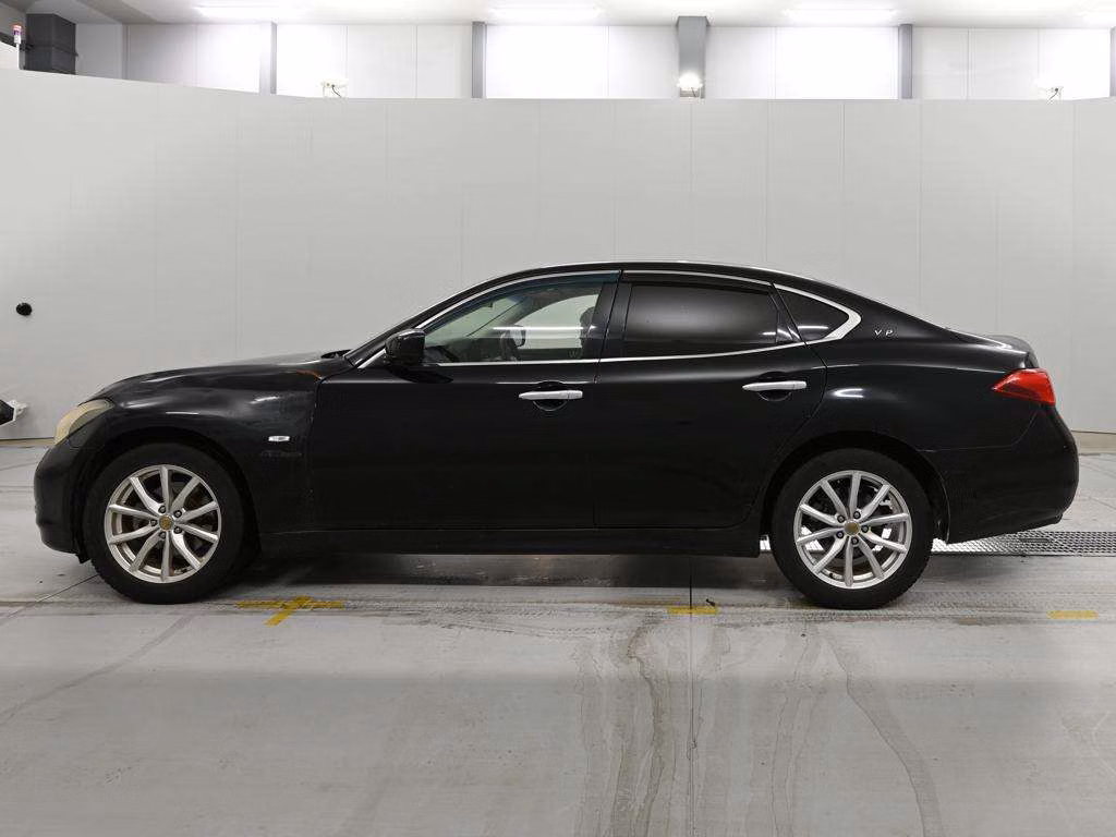NISSAN FUGA