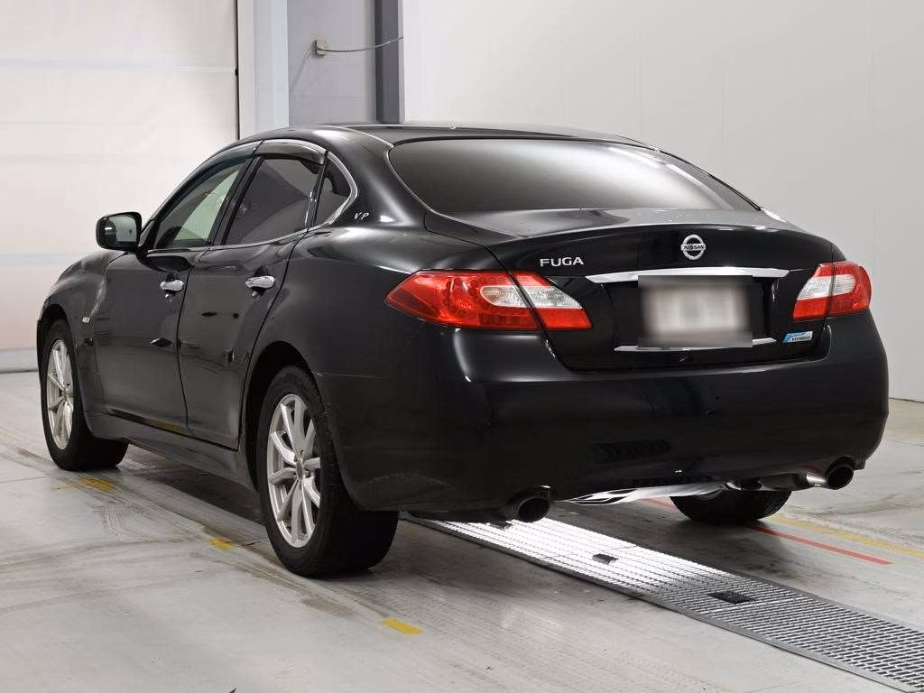 NISSAN FUGA