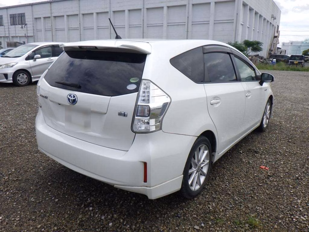 TOYOTA PRIUS ALPHA