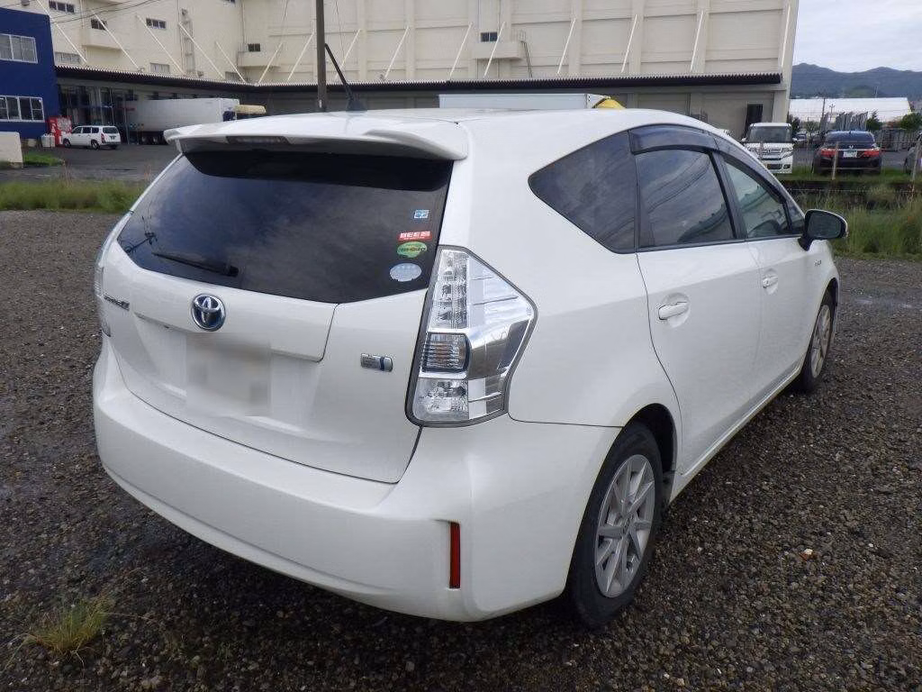 TOYOTA PRIUS ALPHA