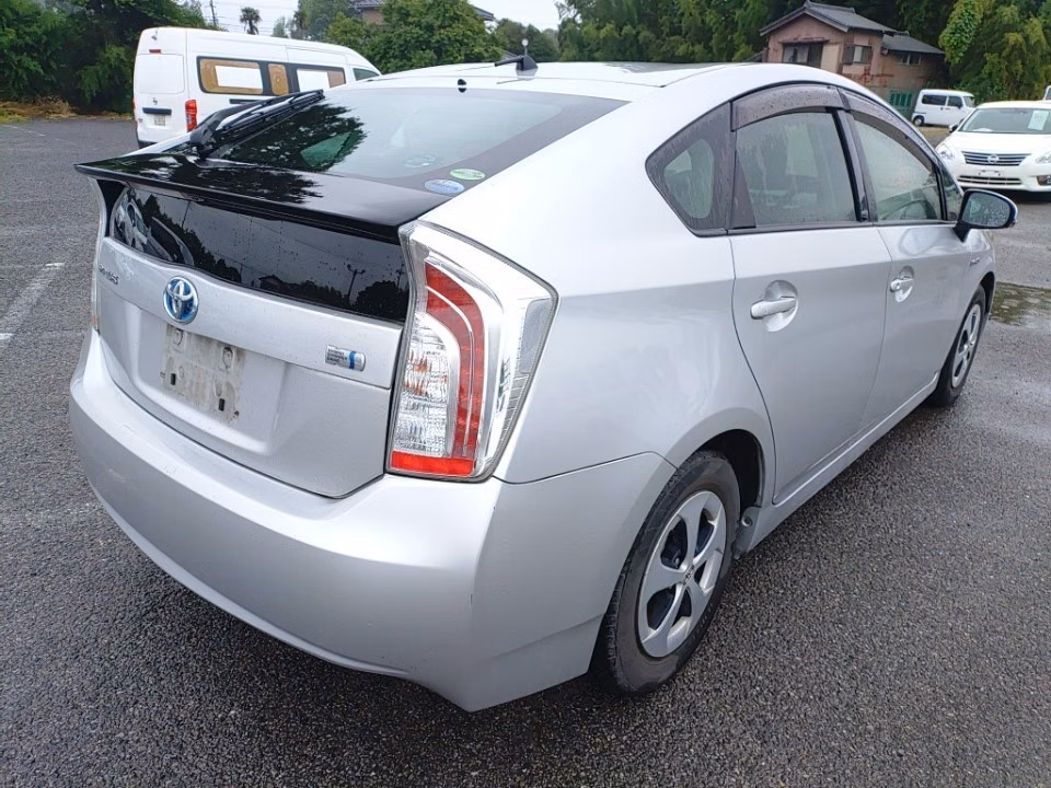 TOYOTA PRIUS