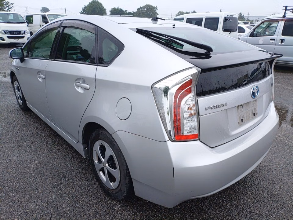 TOYOTA PRIUS