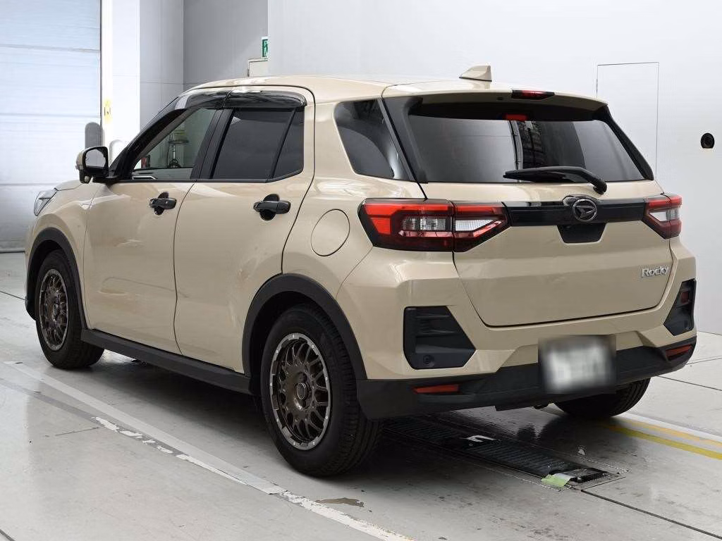 DAIHATSU ROCKY