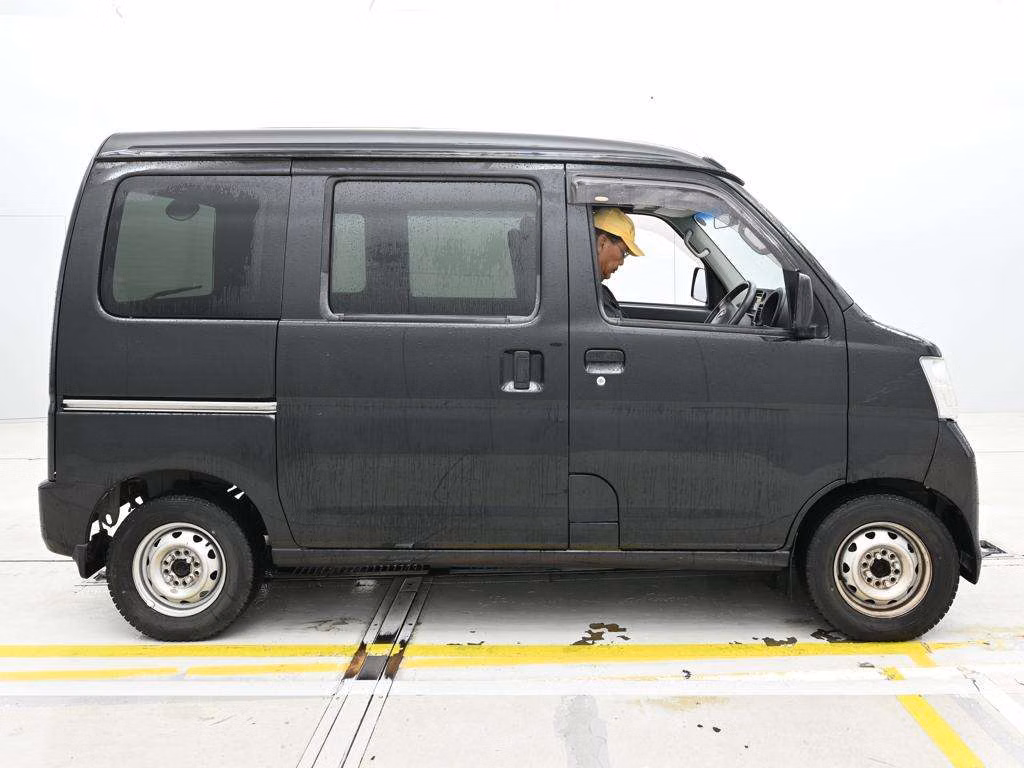TOYOTA PIXIS VAN