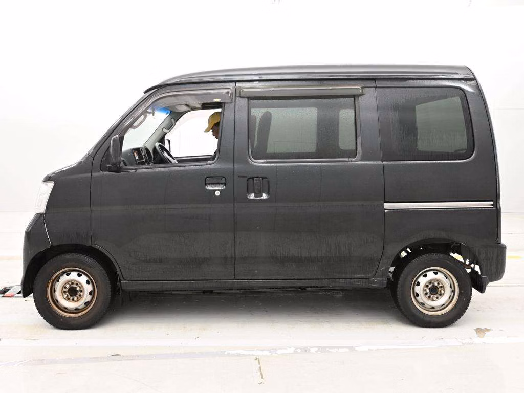 TOYOTA PIXIS VAN