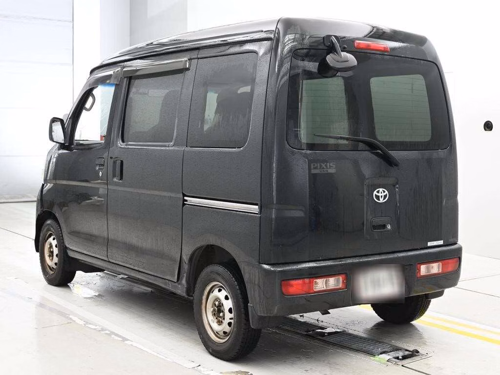 TOYOTA PIXIS VAN