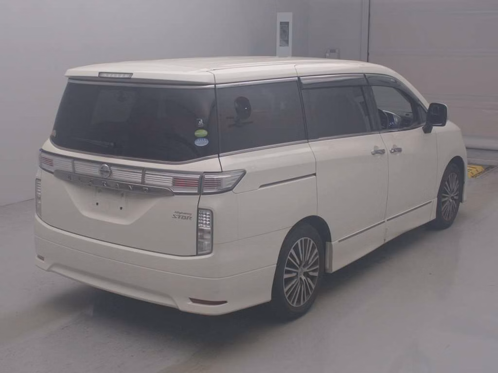 NISSAN ELGRAND