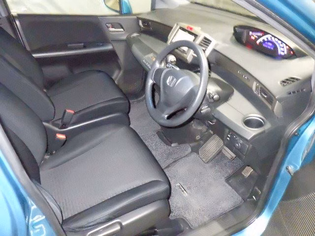 HONDA FREED SPIKE