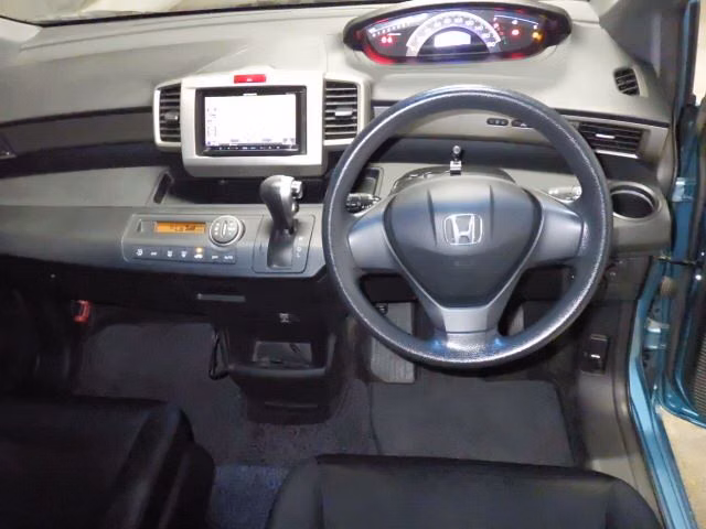 HONDA FREED SPIKE