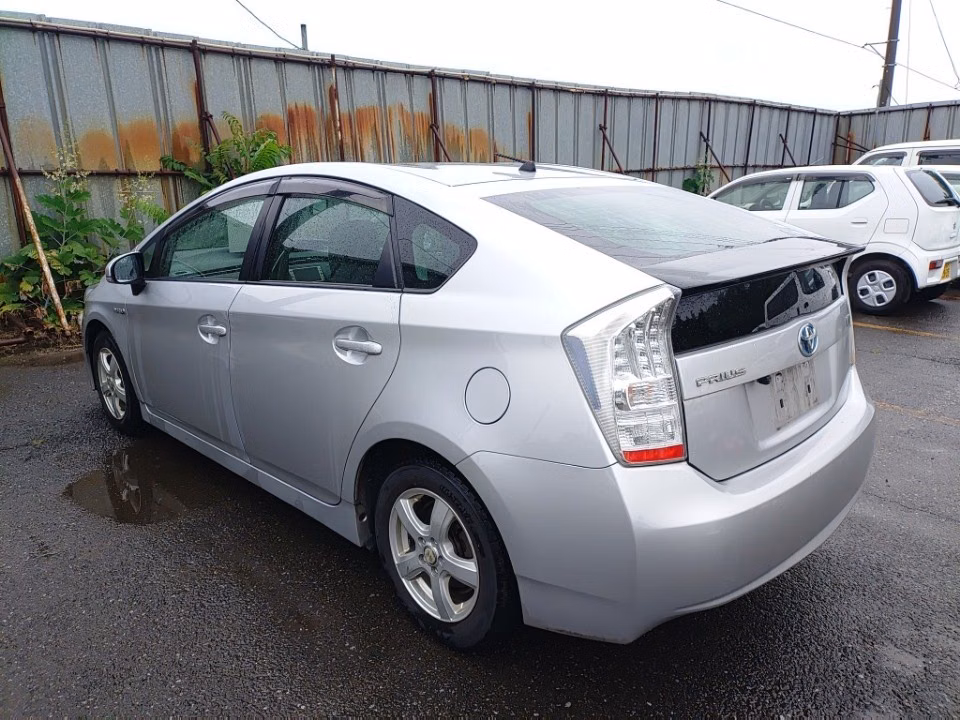 TOYOTA PRIUS