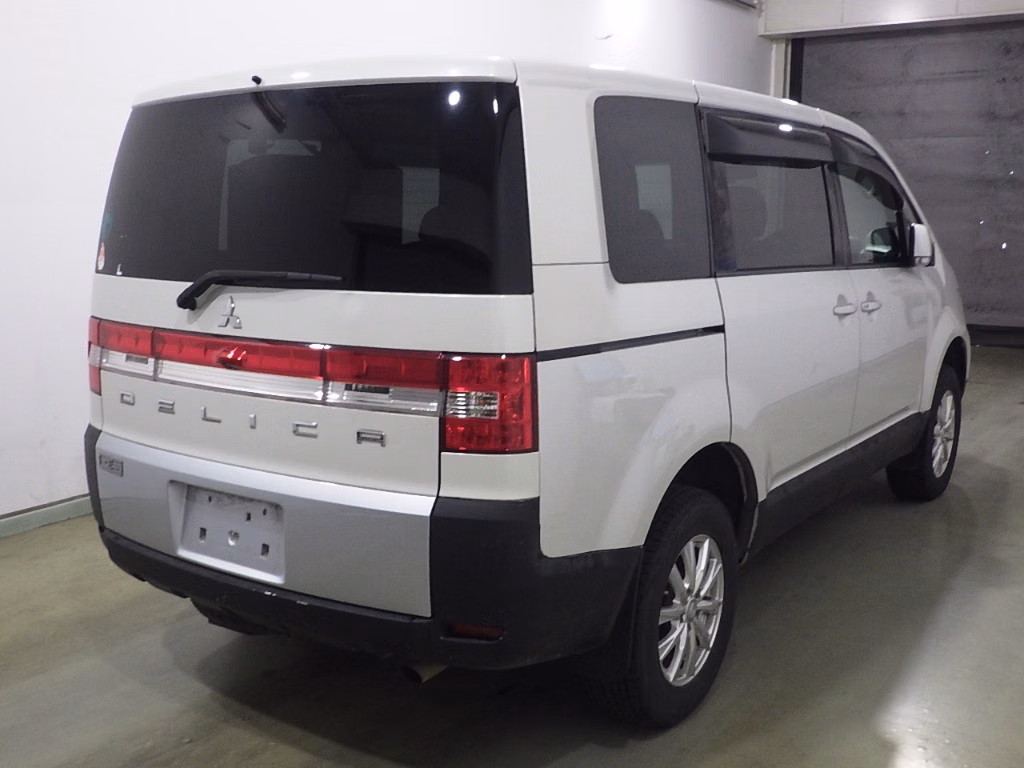 MITSUBISHI DELICA D:5