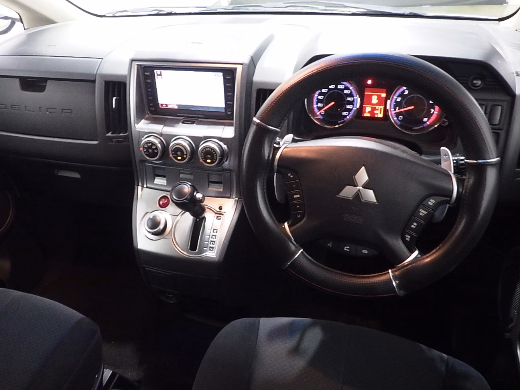 MITSUBISHI DELICA D:5