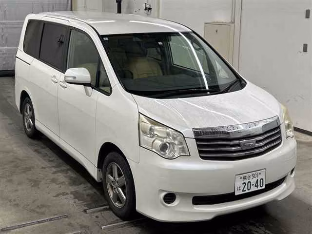 TOYOTA NOAH