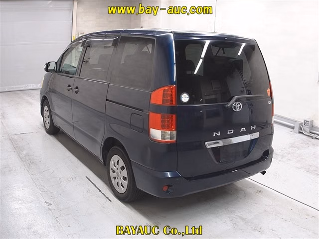 TOYOTA NOAH