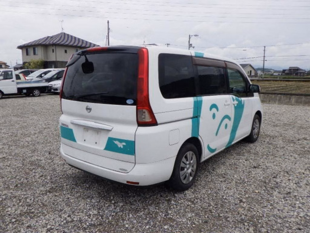 NISSAN SERENA