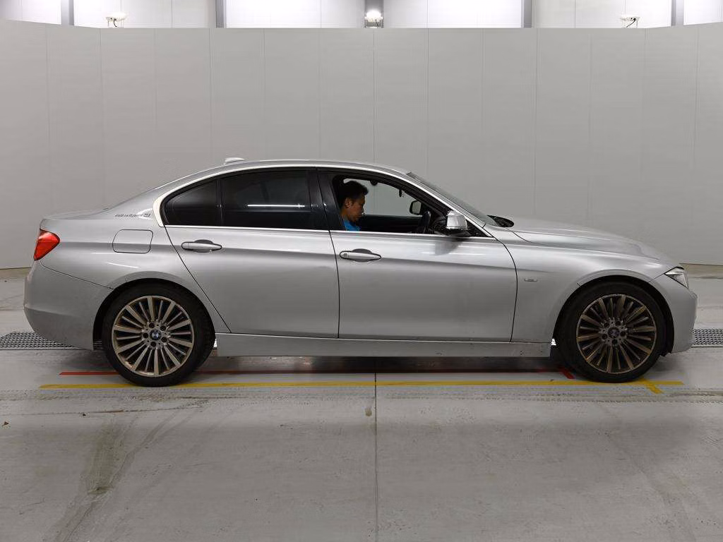 BMW 3-SERIES