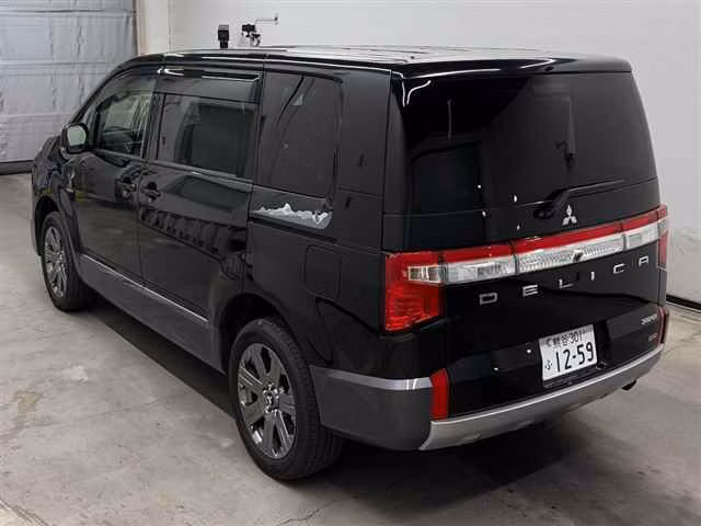 MITSUBISHI DELICA D:5