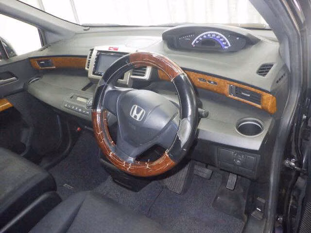 HONDA FREED SPIKE