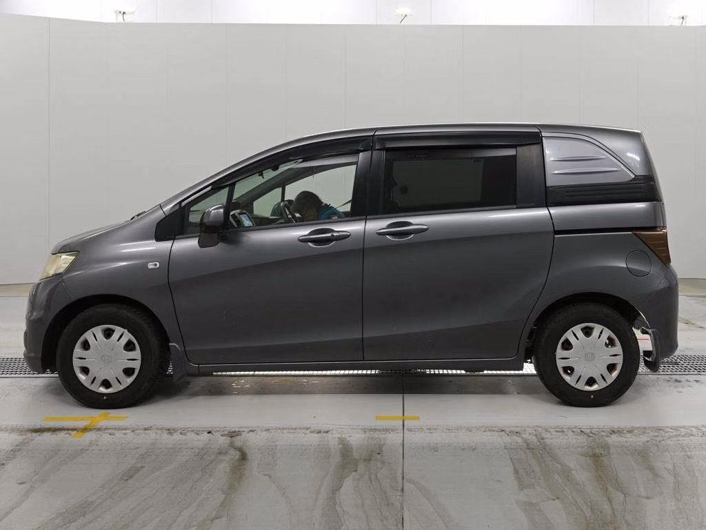 HONDA FREED SPIKE