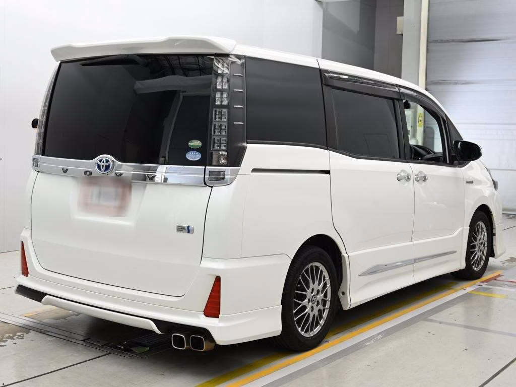 TOYOTA VOXY