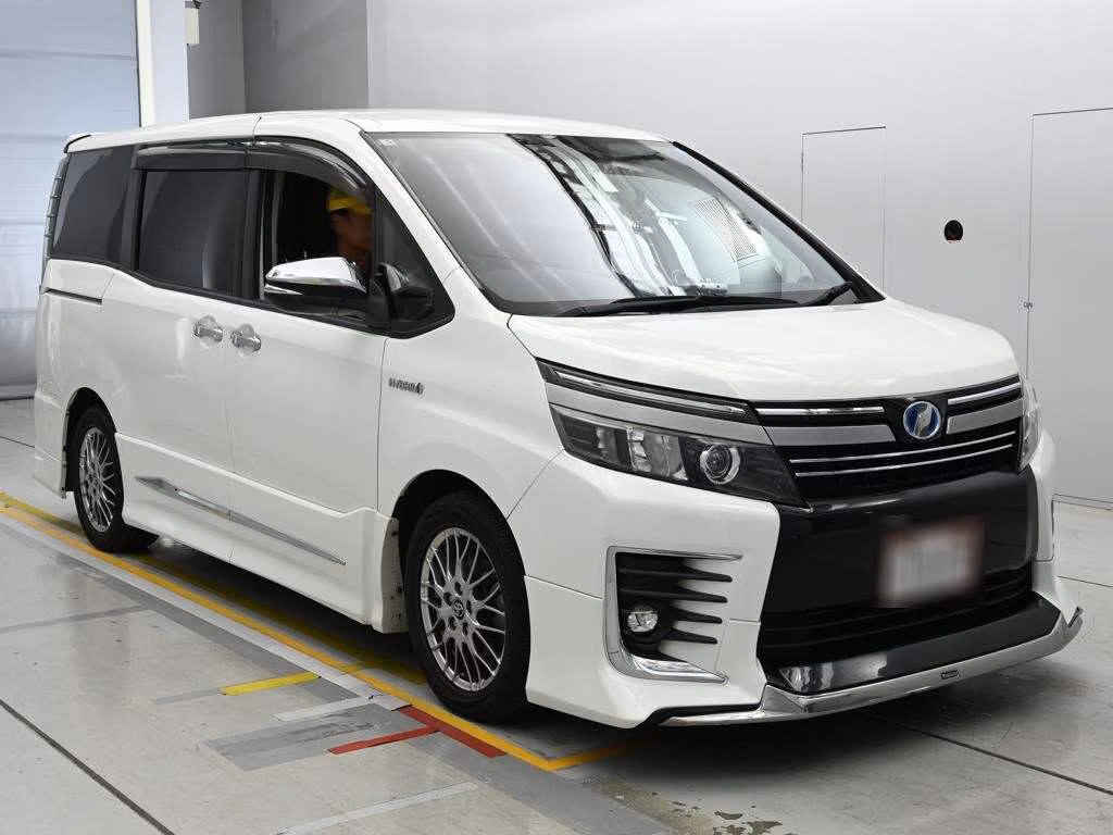 TOYOTA VOXY