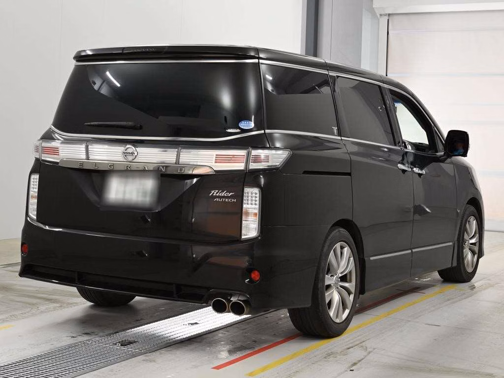 NISSAN ELGRAND