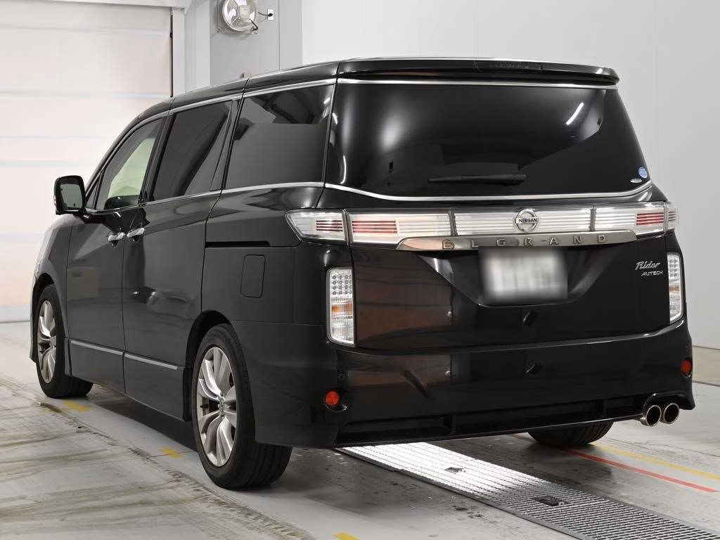 NISSAN ELGRAND